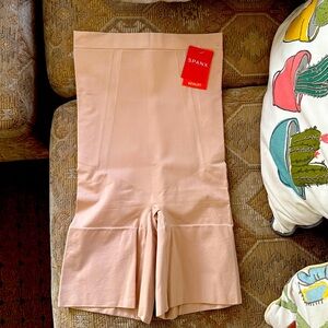 NWT SPANX OnCore High-Waisted Mid-Thigh Short in Soft Nude Size Medium